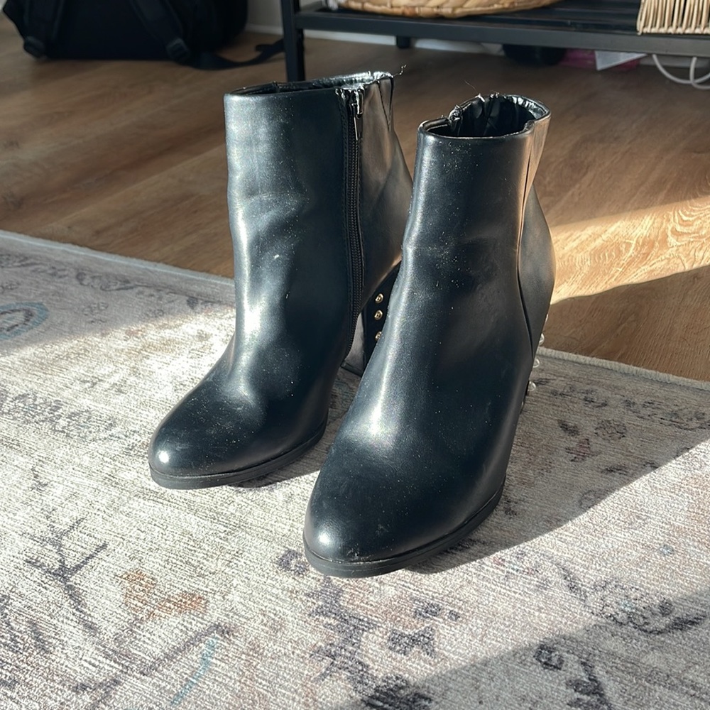 Express Block Heel Rhinestone Bootie. Size 9. Lig… - image 4